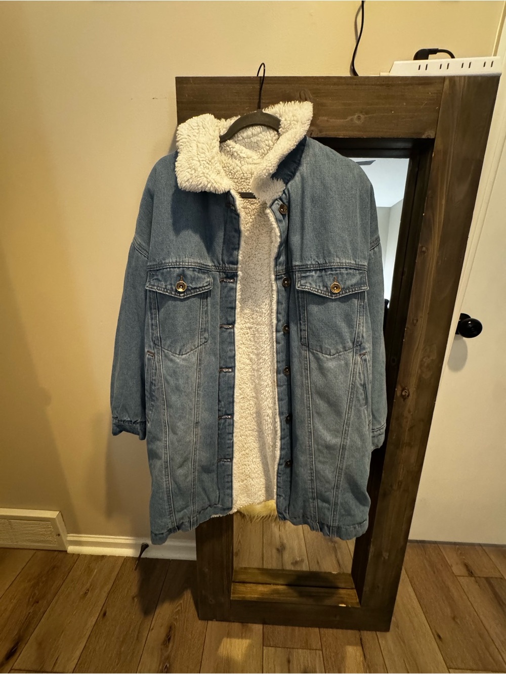 Source Unknown Light Blue Denim Jacket with Cream Sherpa Lining